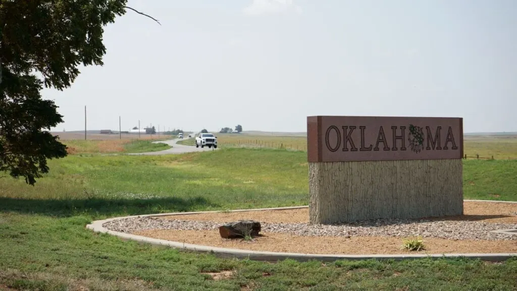 A sign that says Oklahoma on it. In the state you can find some of the best camping in Oklahoma. 